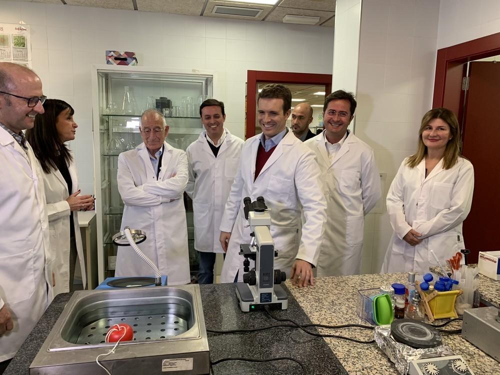 Pablo Casado aseguró en El Ejido que 'Almería necesita la alta velocidad, agua y una política de inmigración responsable'