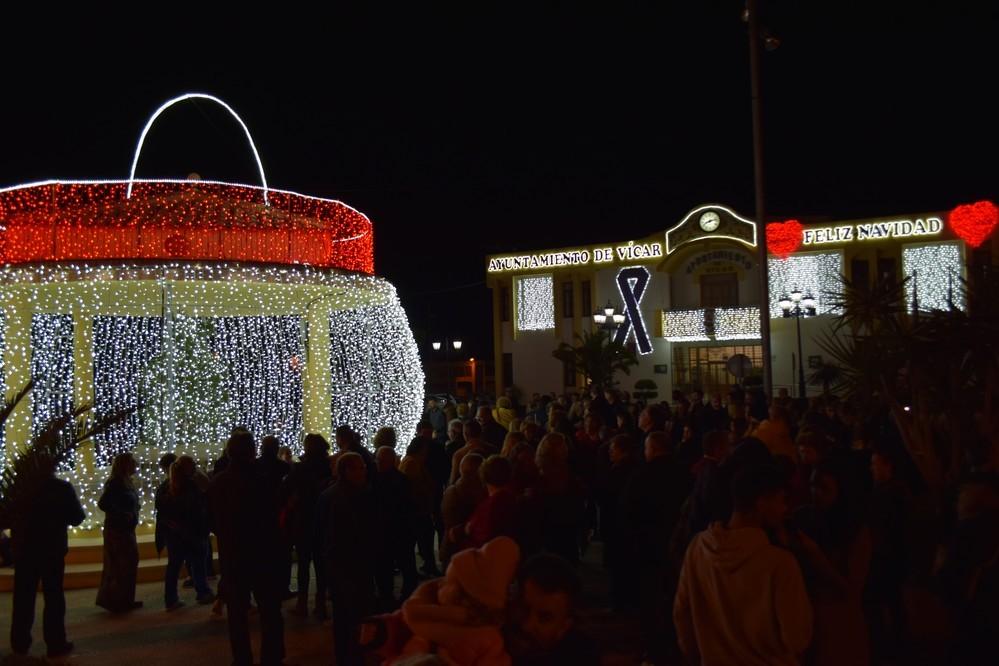 Una gran bola de Navidad y una iluminación especial en la fachada del Ayuntamiento, principales novedades del  alumbrado navideño en Vícar