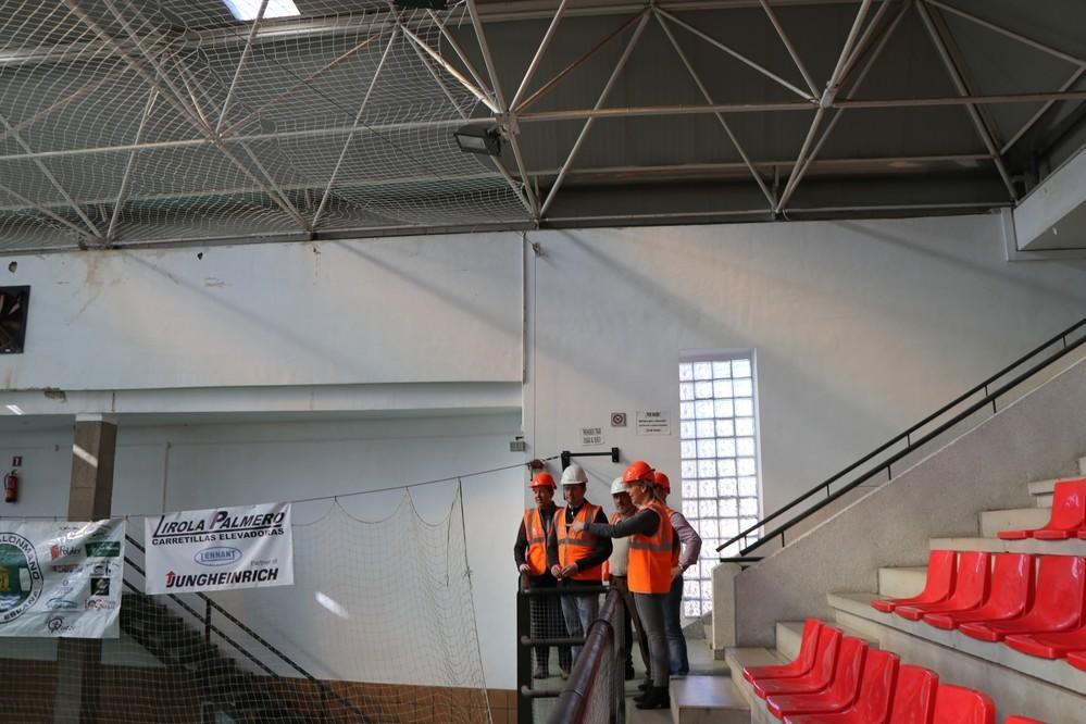 El Gobierno ejidense acomete importantes mejoras en las cubiertas de los pabellones de deportes de todo el municipio