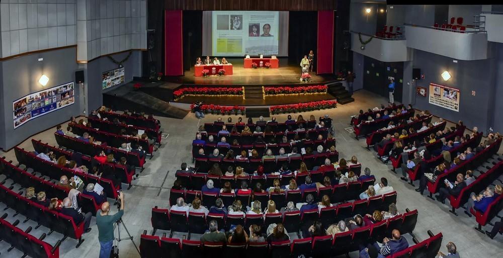 La historia de tres siglos de alcaldes y familias de Adra ya está plasmada en un libro de María Sande