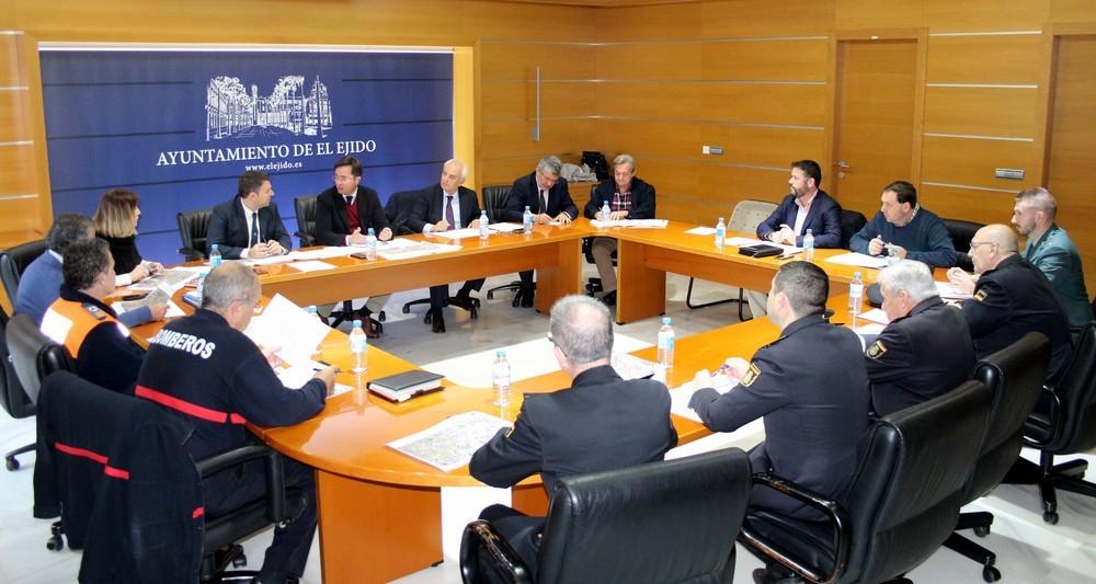 El Ejido fija las líneas de actuación del Dispositivo Especial que garantizará un comercio y Navidad seguros