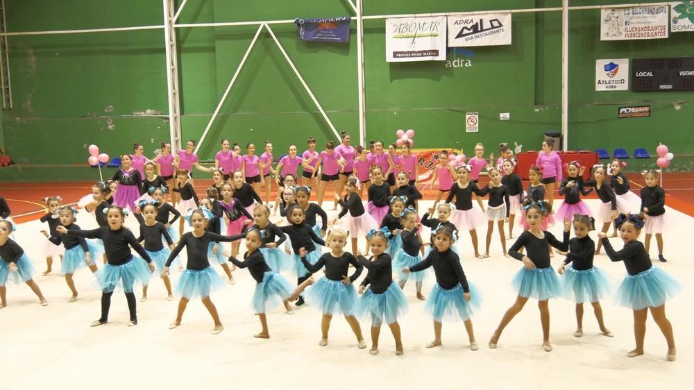 Exhibición de Navidad de gimnasia rítmica de Adra