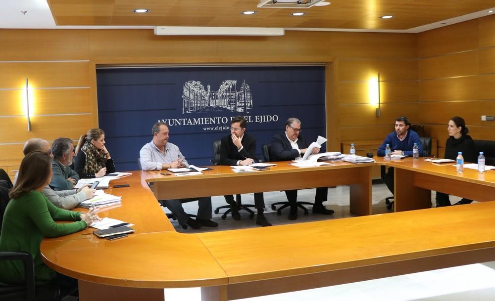 La Junta de Gobierno da luz verde a más de 114.000 euros para la reforma y adaptación de seguridad y accesibilidad de tres parques infantiles en El Ejido