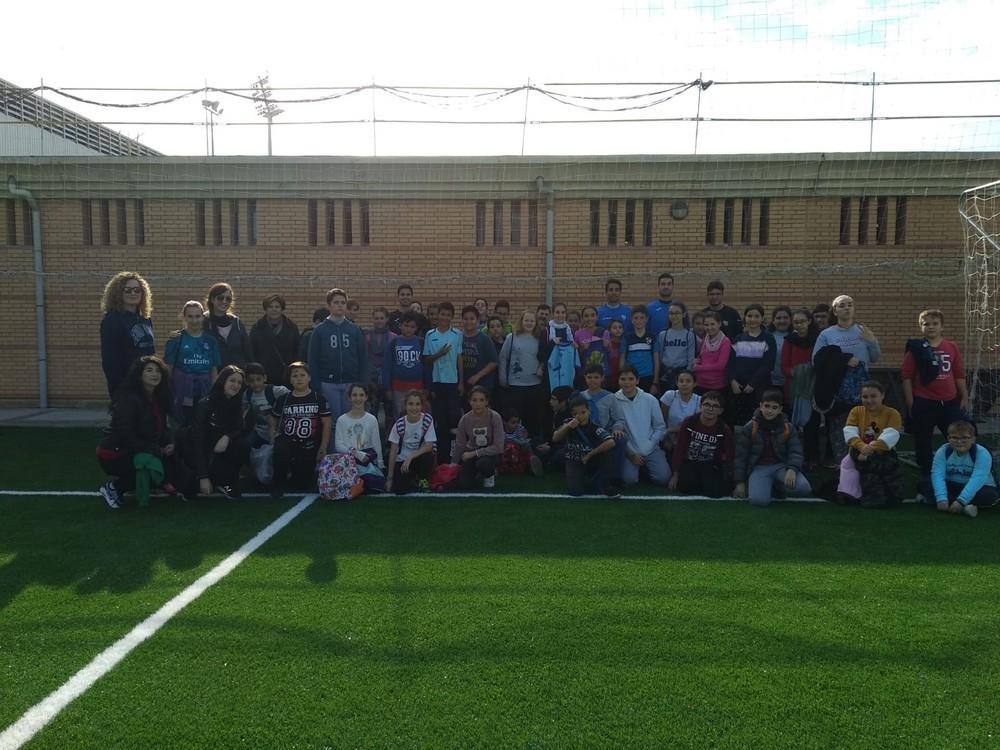 Cerca de 500 escolares pasan un Día con el CD El Ejido durante el primer trimestre