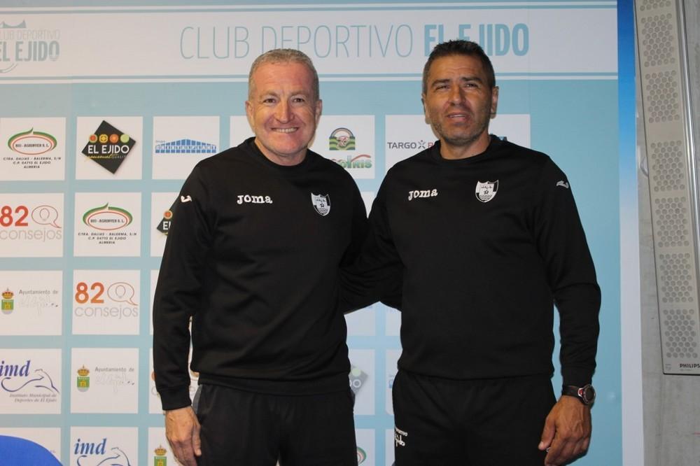 El nuevo cuerpo técnico del CD El Ejido motiva ya a sus jugadores ante el debut del domingo
