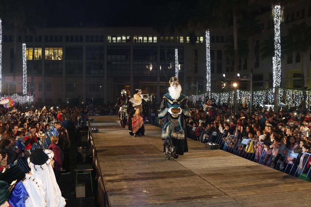 Melchor, Gaspar y Baltasar repartieron ilusión y caramelos en una espectacular Cabalgata en El Ejido