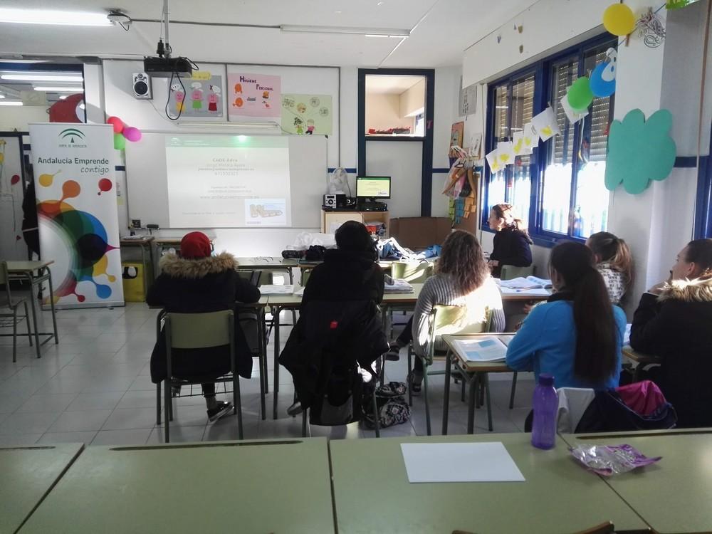 Andalucía Emprende fomenta el emprendimiento entre  alumnos del IES Gaviota de Adra