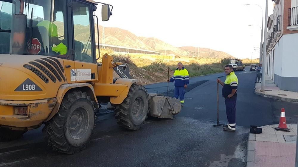 Actuaciones de asfaltado en las calles Baco y Córdoba de la barriada de La Curva