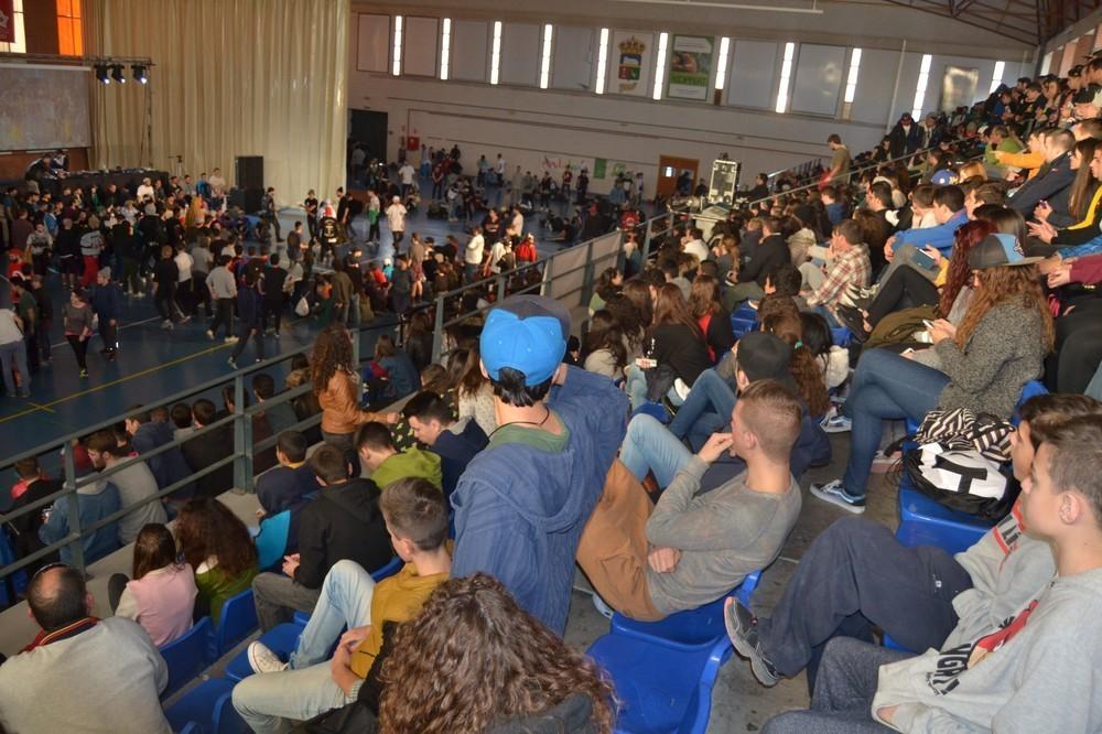 Mesas informativas sobre enfermedades de transmisión sexual para los asistentes al Hip Hop Street de Vícar