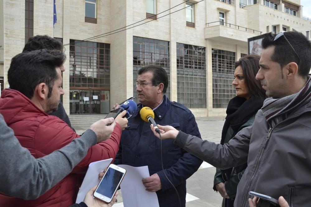 Alarcón lamenta que ‘siempre sean los vecinos de El Ejido quienes paguen los platos rotos’ por la pésima gestión del agua por parte del PP