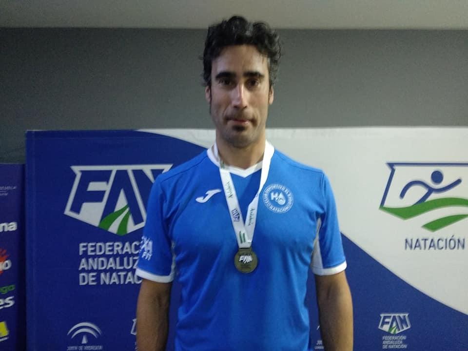 El nadador del H2O El Ejido, David Marchena, logra un oro y una plata en el Andaluz Máster