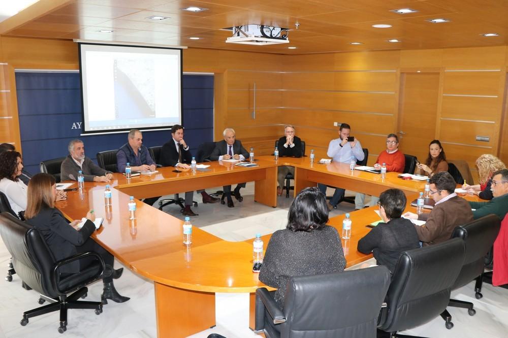 Ayuntamiento, Subdelegación y Plataforma ‘Salvemos Balerma’ se reúnen para plantear una solución sostenible para proteger el frente costero