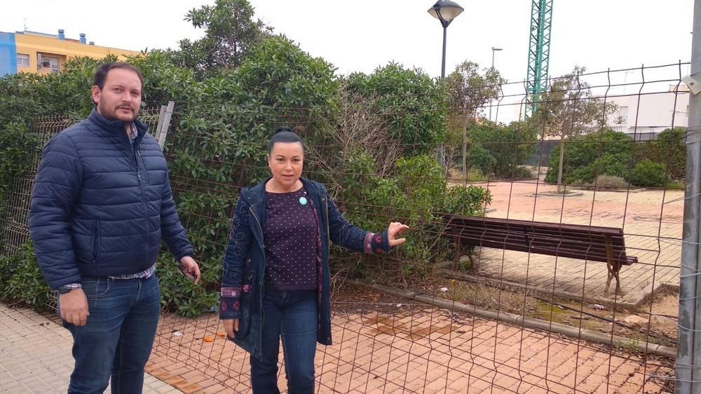 Izquierda Unida El Ejido pide la limpieza y poda del parque de la calle Ciudad Real