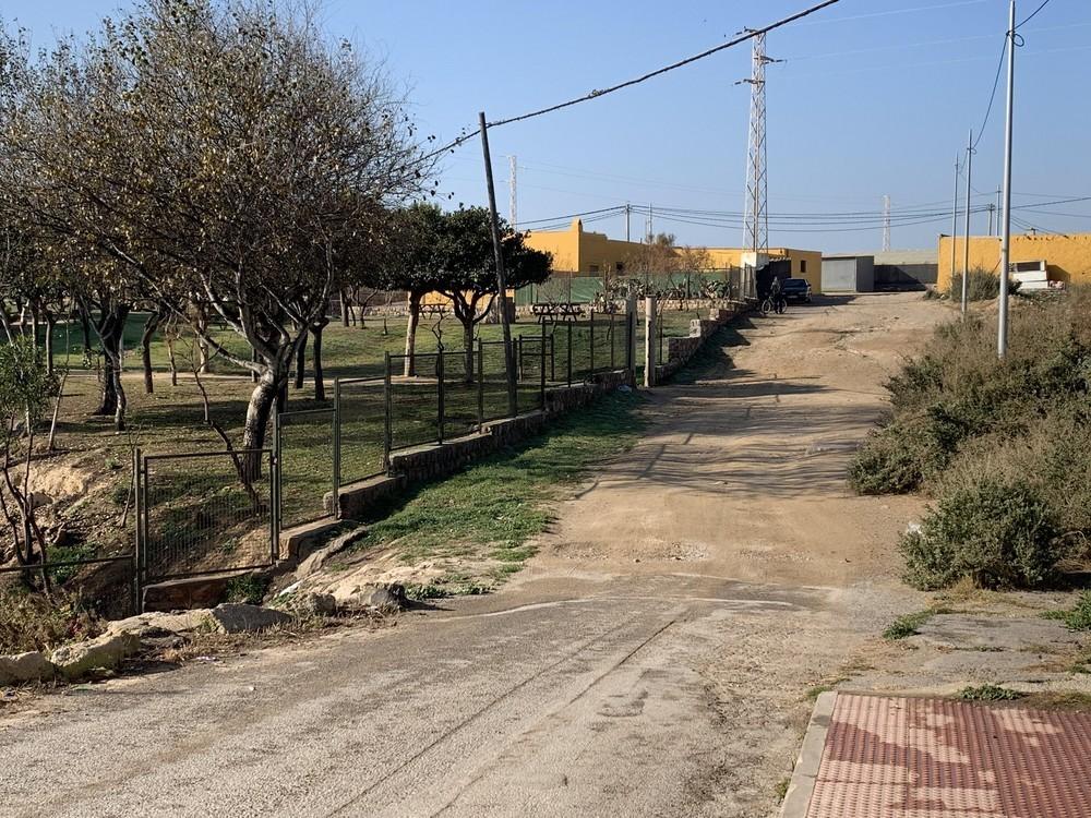 El PSOE de El Ejido reclama actuaciones de asfaltado y acerado en Matagorda