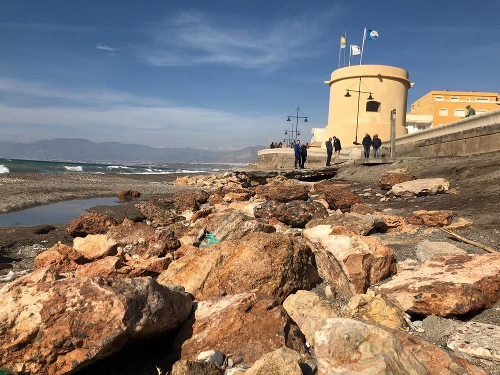 El alcalde de El Ejido reclama la construcción de espigones cortos desde Balanegra a Piedra del Moro