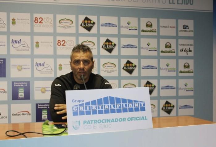 José Sevilla dimite como entrenador del primer equipo