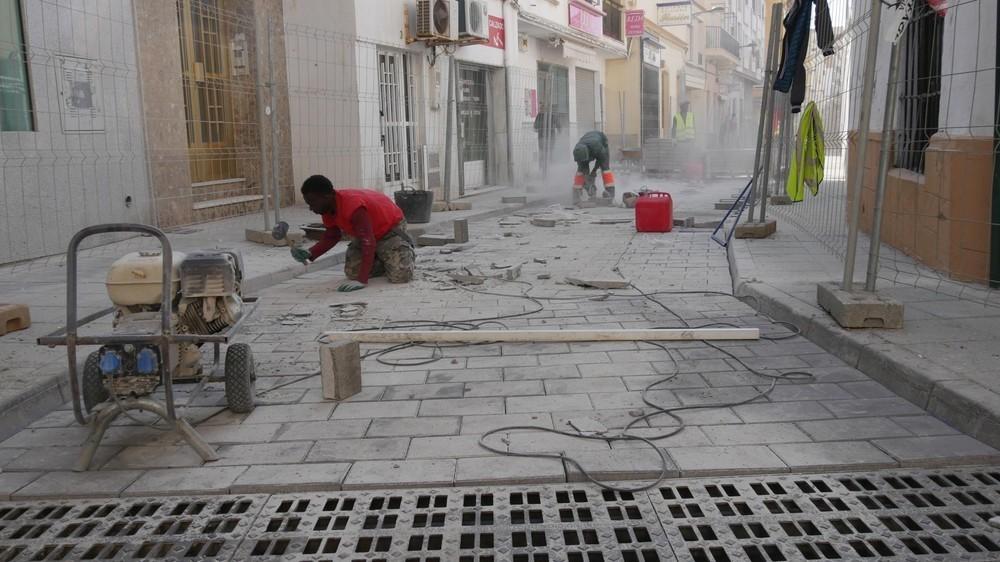 Las obras de calle Tarrasa entran en su fase final con la colocación del adoquinado