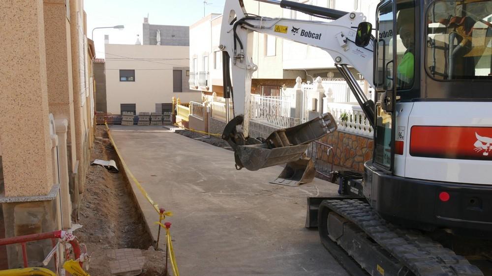 En ejecución la primera fase de renovación de acerado en la zona de Plaza Andalucía