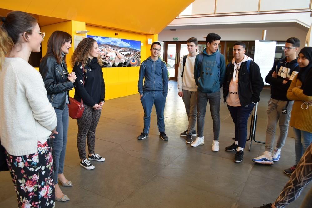 Alumnos del IES Puebla de Vícar protagonizan una visita guiada al Teatro Auditorio Ciudad de Vícar