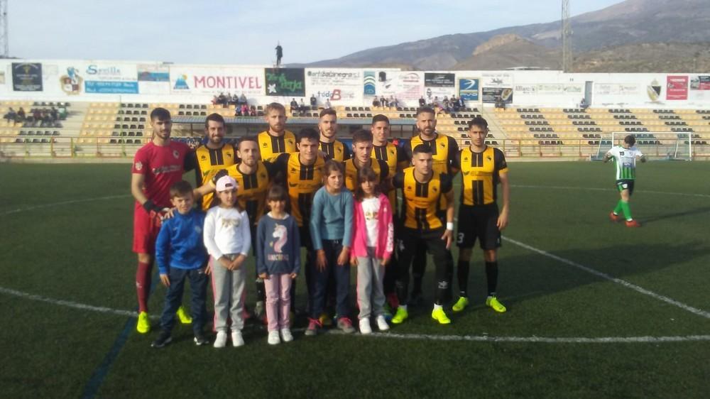 El Berja se aleja del ascenso tras caer derrotado en casa