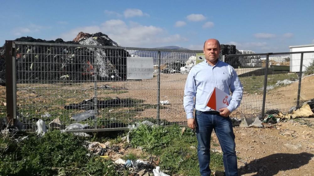 Cs alerta de que la falta de una planta de acopio de residuos plásticos en Adra limita el desarrollo agrícola y supone un riesgo para el medio ambiente
