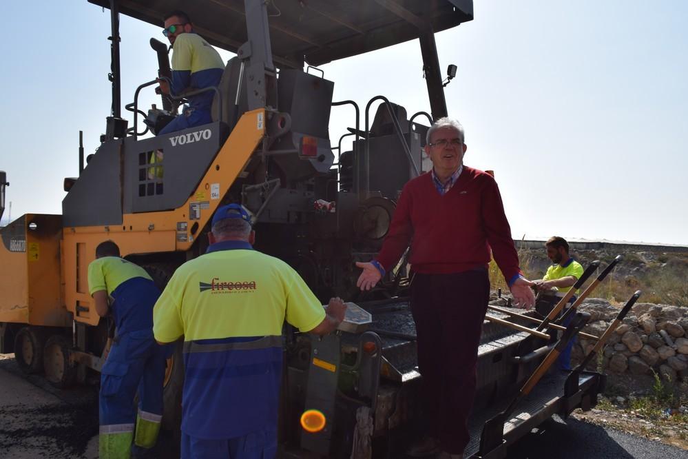 Obras de acondicionamiento y asfaltado en la espacio reservado para el Mercadillo de Vícar