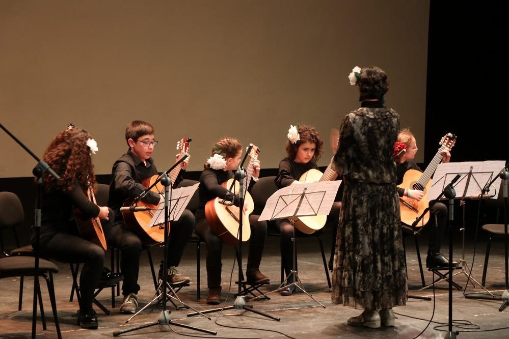 Concierto de guitarra, saxofón y del Coro del Conservatorio Profesional de Música de El Ejido con motivo del 28-F