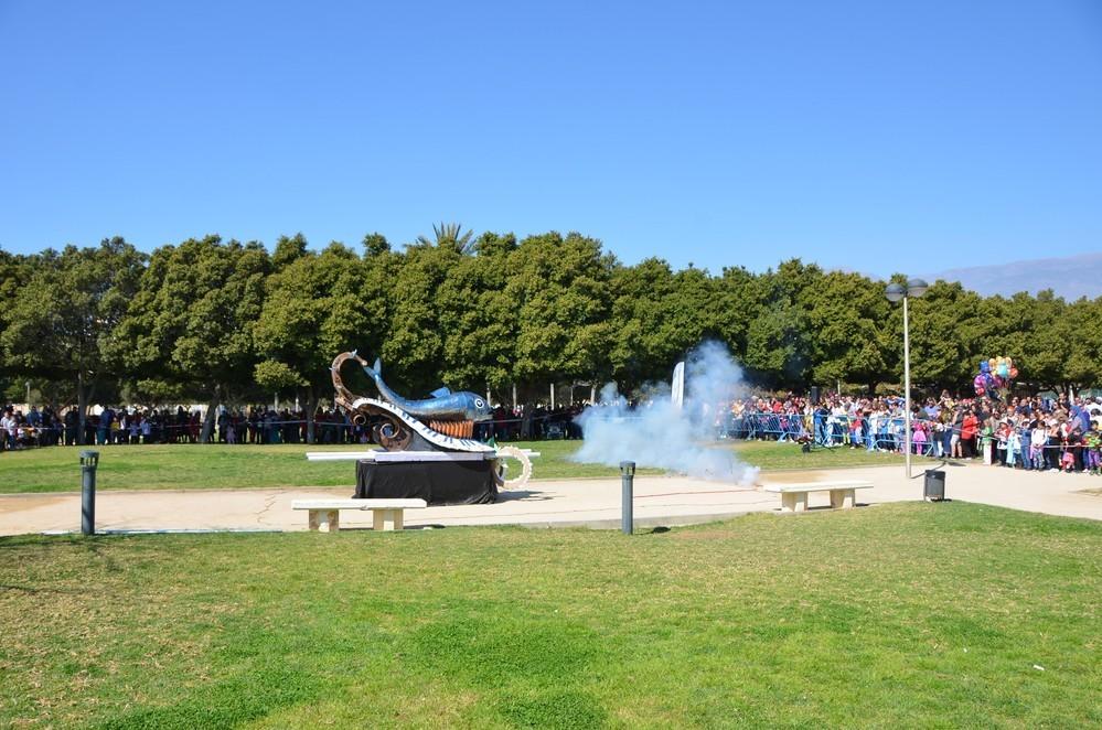 Cientos de vecinos se suman al velatorio de la sardina como cierre al Carnaval de El Ejido