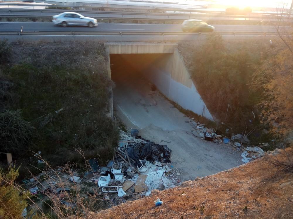 El PSOE de El Ejido reprocha al equipo de gobierno del PP su dejadez y abandono en materia de limpieza y recogida de residuos