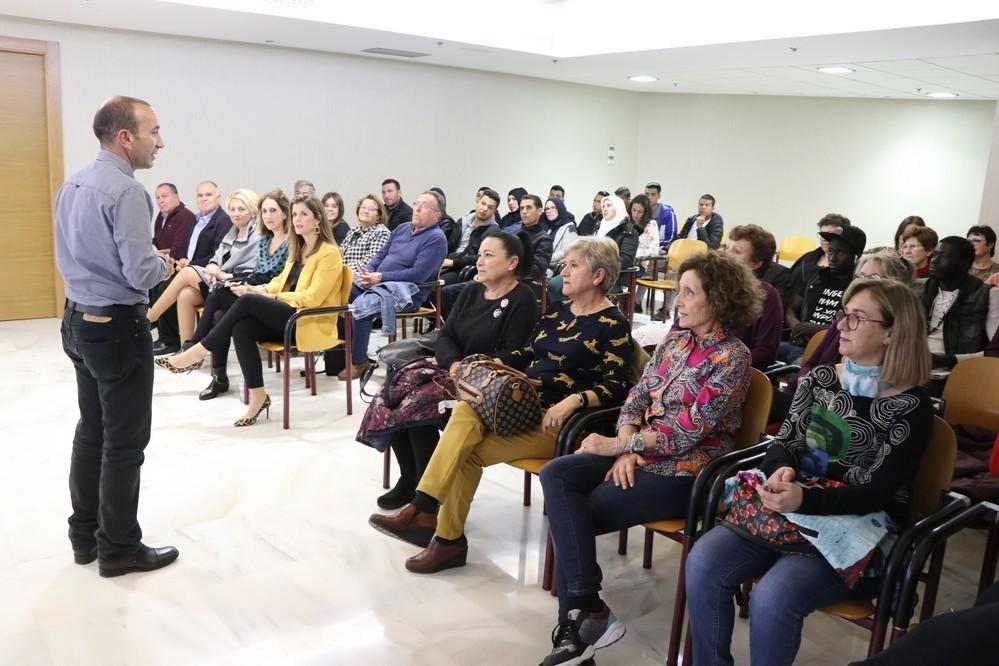 El Ejido inicia los actos del 8 de marzo con una exposición que recoge el avance de la sociedad hacia la igualdad de los derechos de la mujer