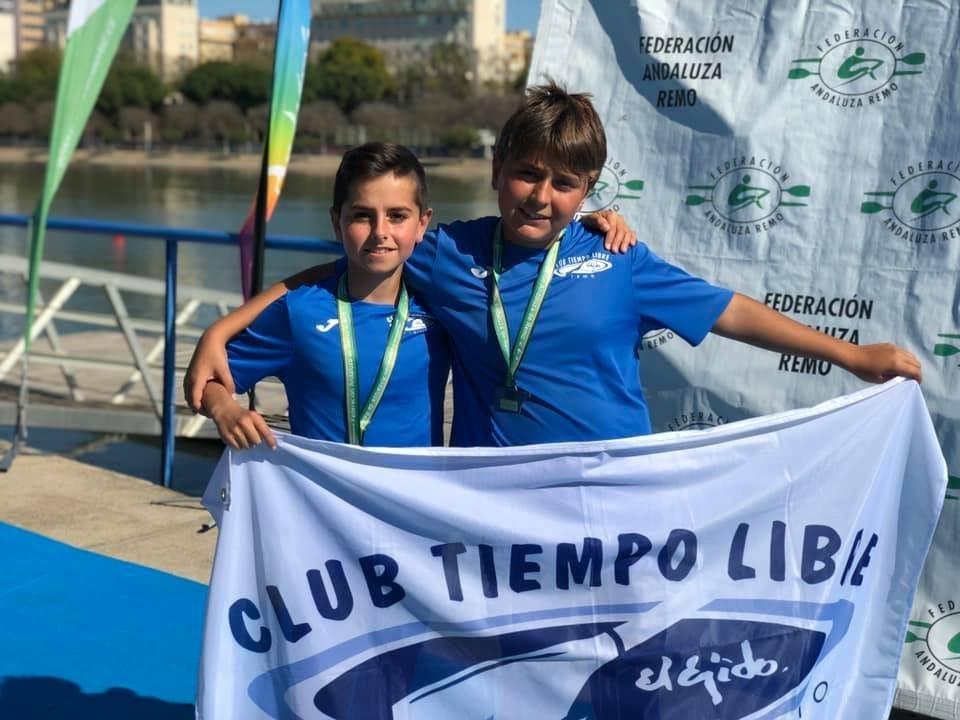 Tiempo Libre se cuelga siete medallas en el Campeonato de Andalucía de Botes Cortos