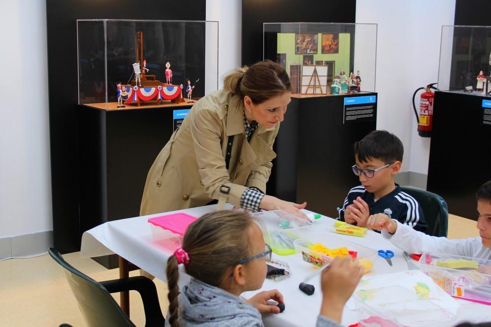 Unos 2.000 escolares visitarán la exposición ‘PlastiHistoria de la Humanidad’