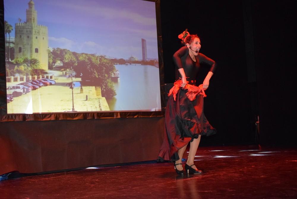 Escolares del Poniente disfrutan en Vícar del teatro pedagógico con 'Música y Aventuras: A Magallanes'