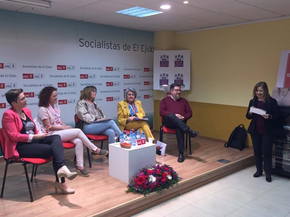 La mesa redonda ‘La mujer en la vida política y sindical’ pone de relieve las asignaturas pendientes en materia de feminismo e igualdad
