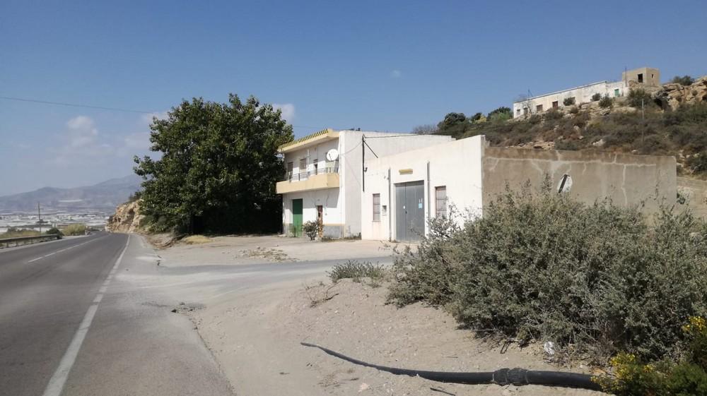 Cs denuncia la falta de servicios como alumbrado, agua o alcantarillado en pedanías de Adra