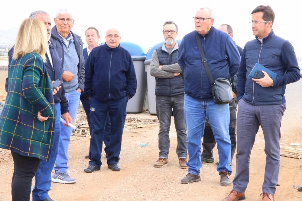 Los empresarios de la avenida El Treinta conocen el proyecto para mejorar la distribución y fluidez del tráfico en la zona