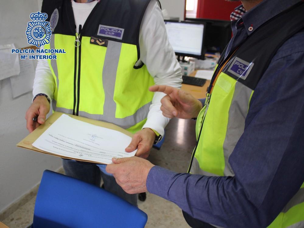 La Policía Nacional desarticula una red organizada dedicada a la celebración de parejas de hecho y matrimonios de conveniencia