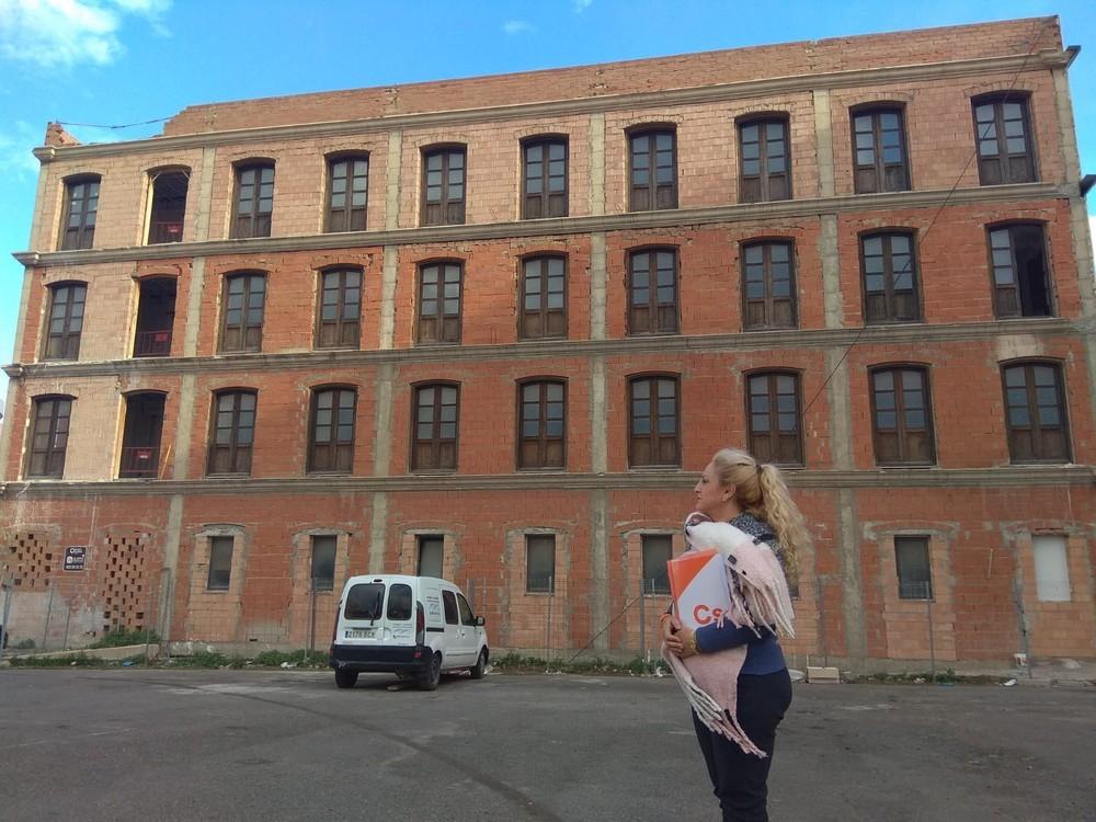 Cs Vícar denuncia que el edificio de usos múltiples de La Gangosa lleva una década