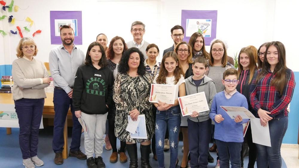 Adra entrega los premios del V Certamen de Poesía Escolar y del V Certamen de Poesía para Adultos