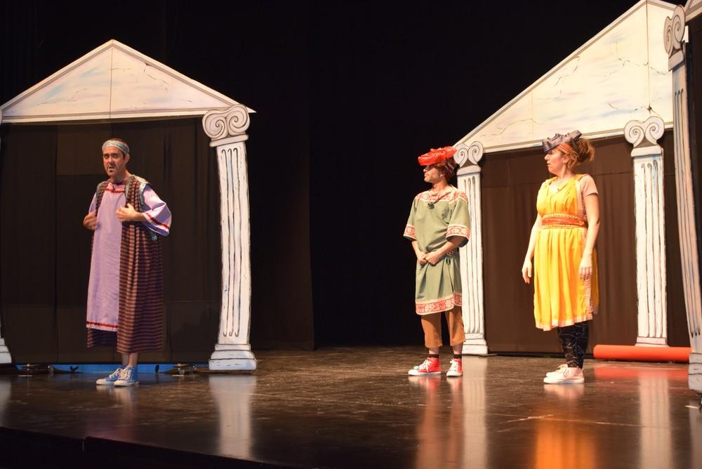 Educateatro muestra en Vícar el origen del teatro a escolares del Poniente