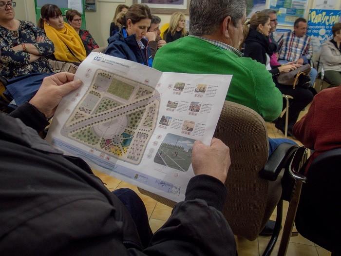 Los vecinos de Santa María del Águila conocen el proyecto del futuro parque municipal