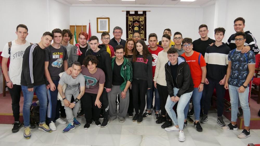 Jóvenes del IES Abdera exponen al alcalde sus propuestas para mejorar la movilidad en Adra