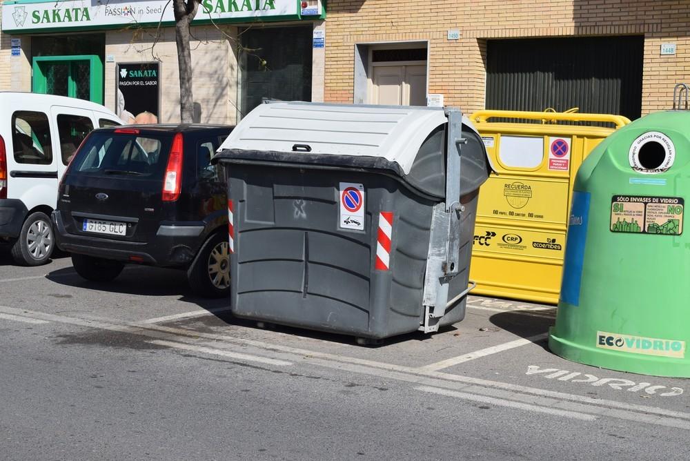 Renovados los contenedores de basura en todo el Bulevar Ciudad de Vícar