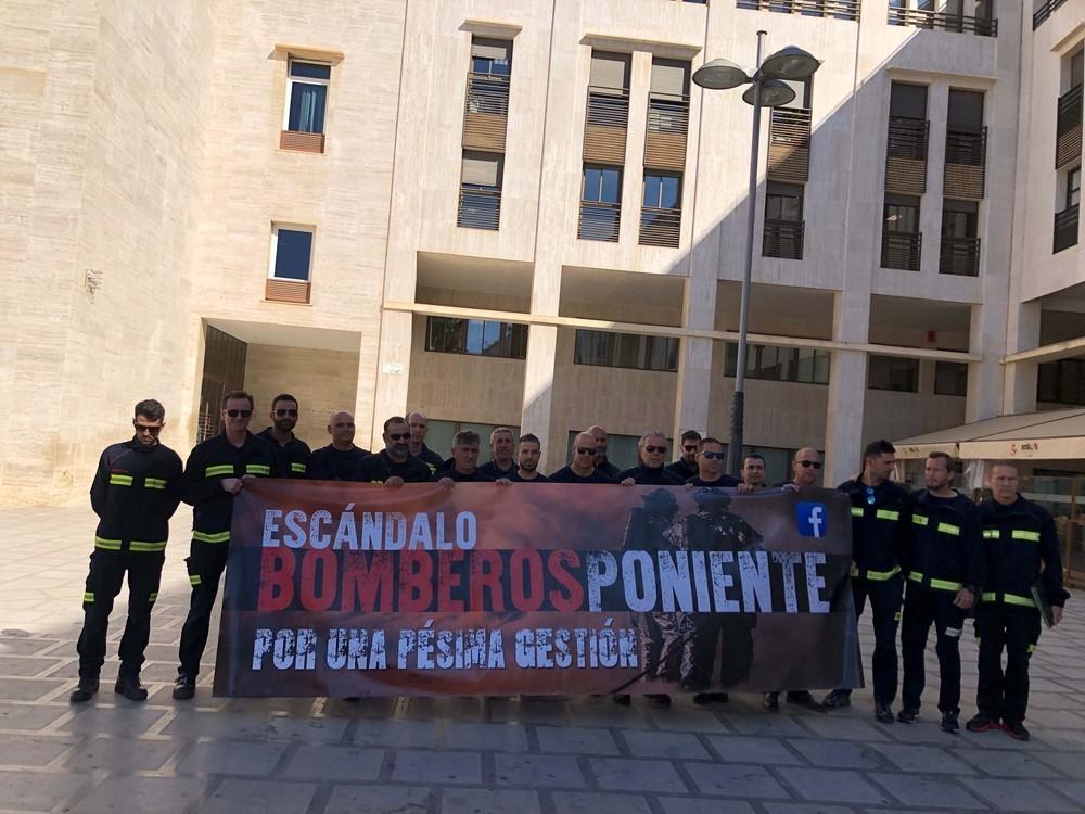Los bomberos denuncian el 'abandono sistemático' que están sufriendo los trabajadores del Consorcio de Bomberos del Poniente almeriense
