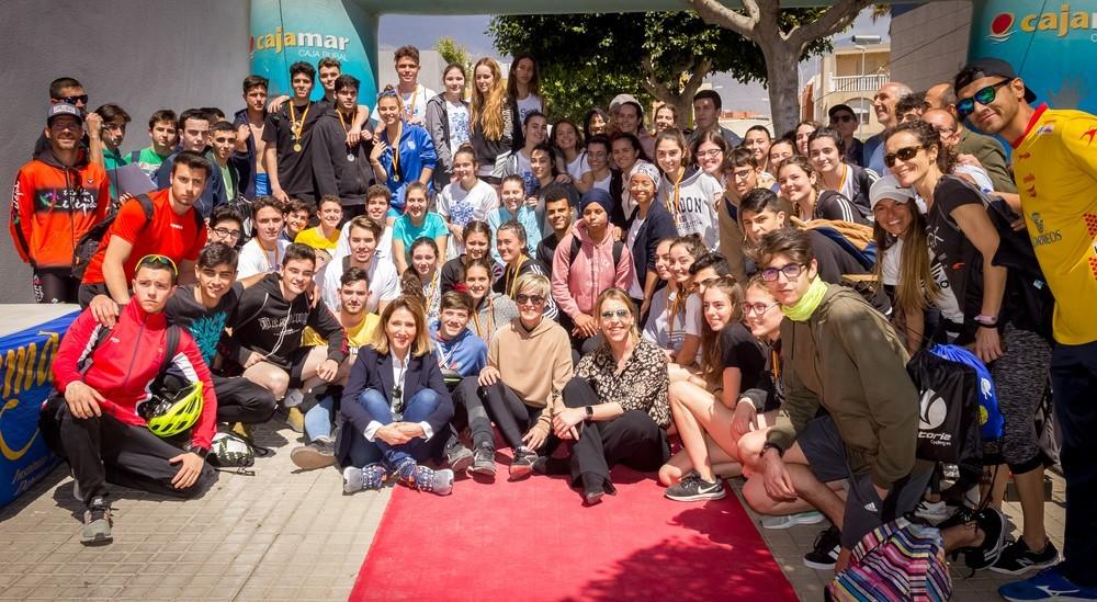 La Piscina Municipal acoge la celebración del IV Triatlón Escolar organizado por el IES Santo Domingo