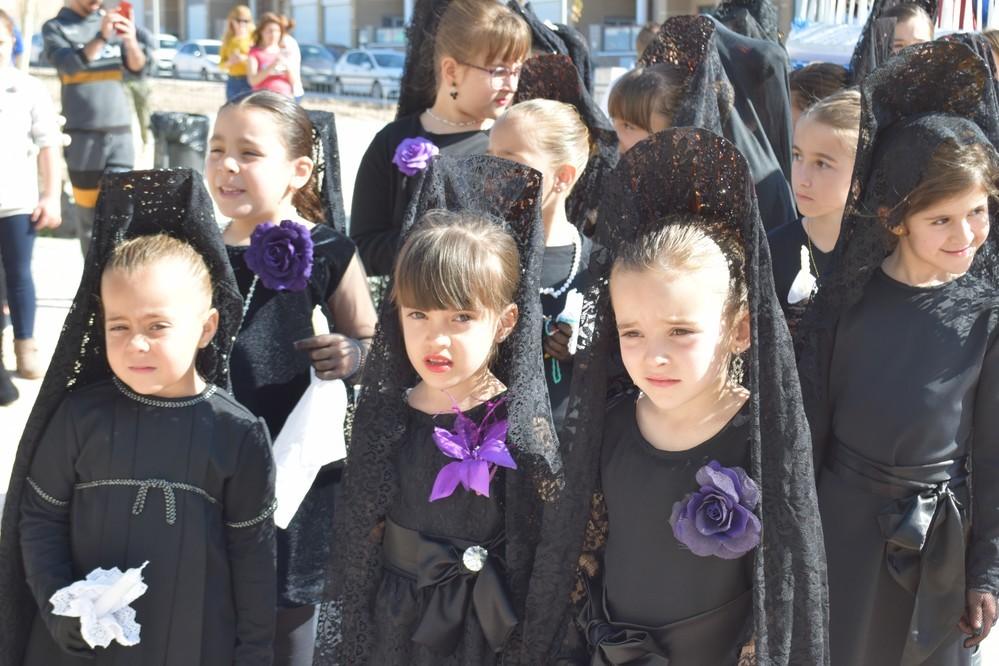 Alumnos de CEIP Saint Sylvain D’Anjou protagonizan la primera  procesión de Semana Santa vicaria