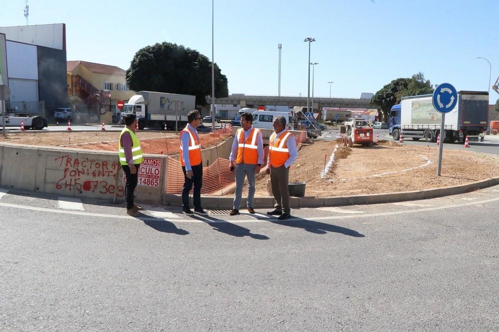  El Gobierno local ejidense inicia un Plan de Acondicionamiento y Embellecimiento de las isletas y rotondas de acceso a la A-7