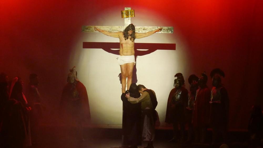 Lleno absoluto para disfrutar de 'La Pasión' en Adra