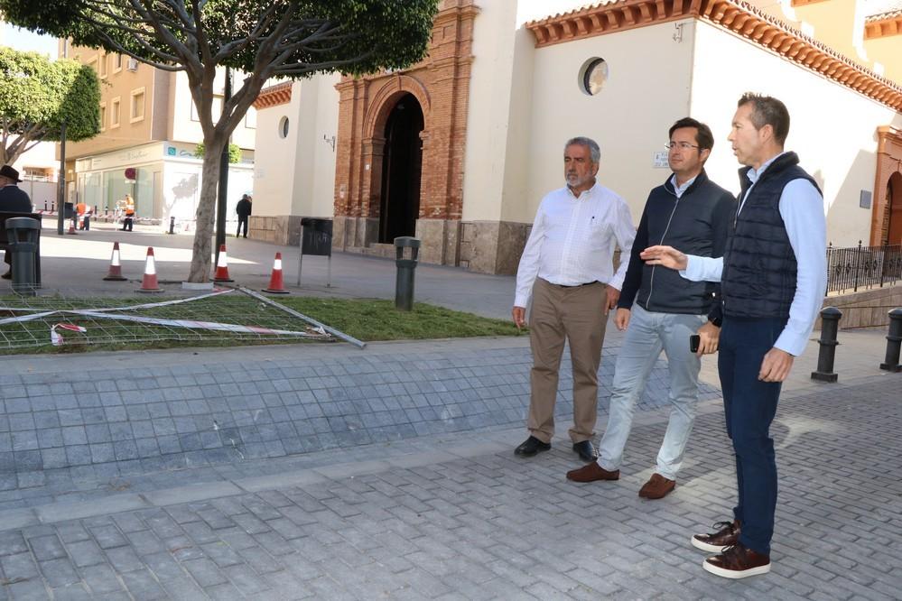 Las obras de acondicionamiento del entorno de la Plaza de la Iglesia concluyen antes de las celebraciones propias de la Semana Santa