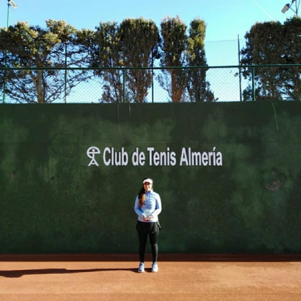 La tenista del Club de Tenis de El Ejido Angie Ferreira, campeona provincial de Tenis +35